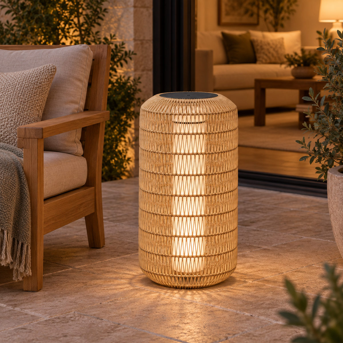 Lifestyle view: Solano Solar Lantern, Column
